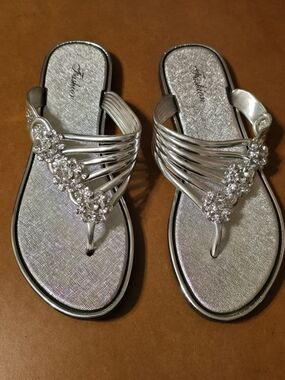 Women’s Silver Jeweled Slide Sandals - Elegant Rhinestone Detail